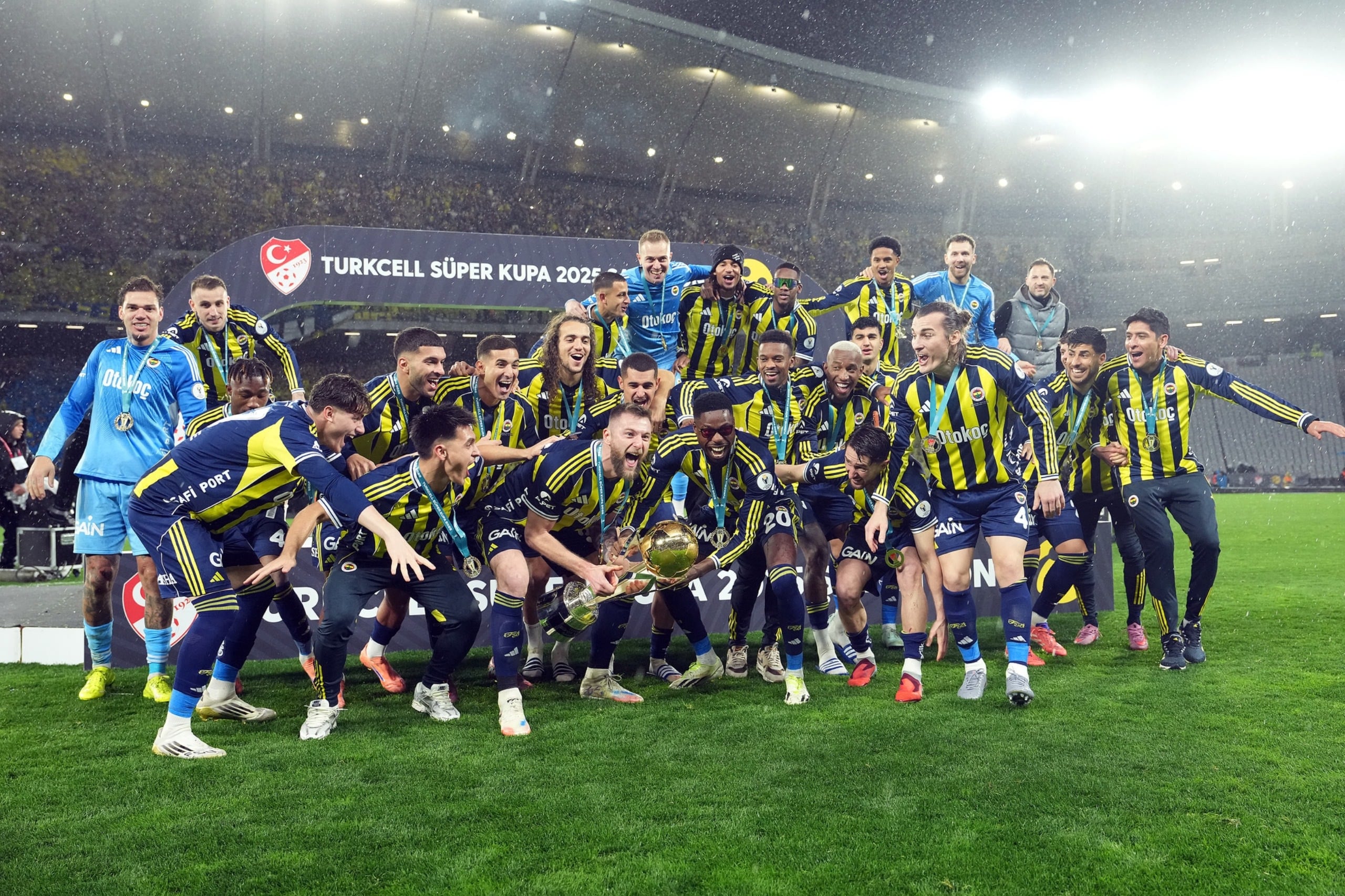 Fenerbahçe’den örnek hareket! Maaşların %1’i ayrılacak